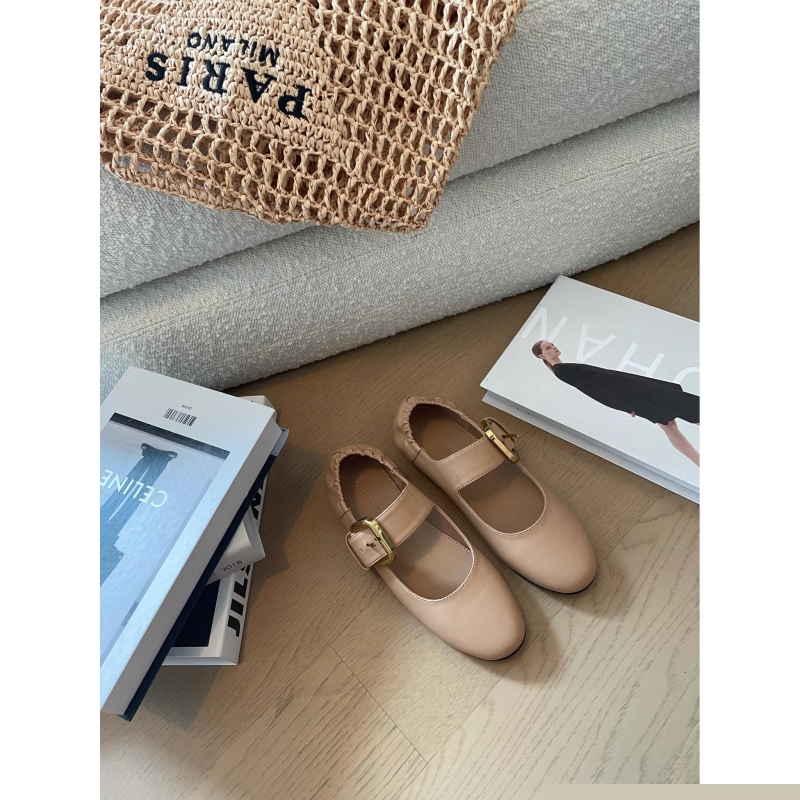 bo*te*ga Ve*ne*ta flat shoes